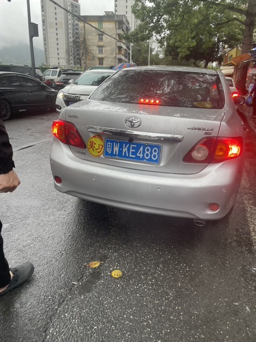 在路上看到一个车牌