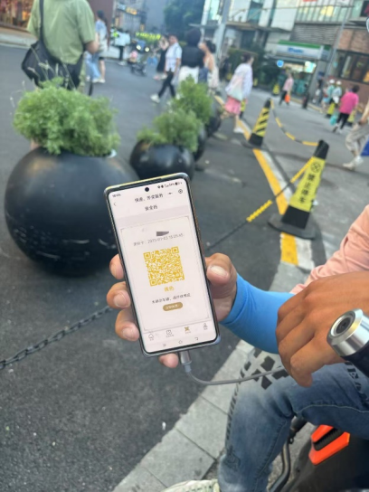 三色“交通安全码”关联从业资格，上海的快递外卖骑手感受怎样 ...